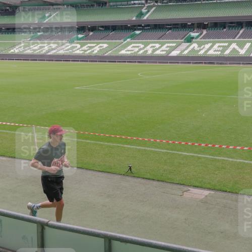 13.09.2026 - 21. swb-Marathon Bremen Michael Burmester http://msf.ph/oto/10306646 13.09.2026 12:27:54 Laufen im Stadion 103, 238, 322, 358, 420, 553, 574, 649, 841, 1161, 1253, 1256, 1352, 1391, 1428, 1525, 1724, 1783, 1917, 2032, 3662, 4264, 149, 289, 798, 814, 1313, 1483, 1490, 1544, 1567 meine-sportfotos.de