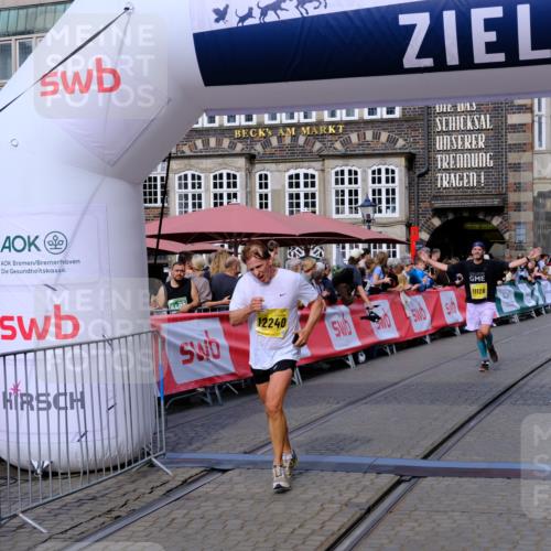 13.09.2026 - 21. swb-Marathon Bremen Tim E. http://msf.ph/oto/10306756 13.09.2026 10:50:25 Ziel 10452, 10876, 11111, 11128, 11178, 11415, 12240, 12269, 12510 meine-sportfotos.de