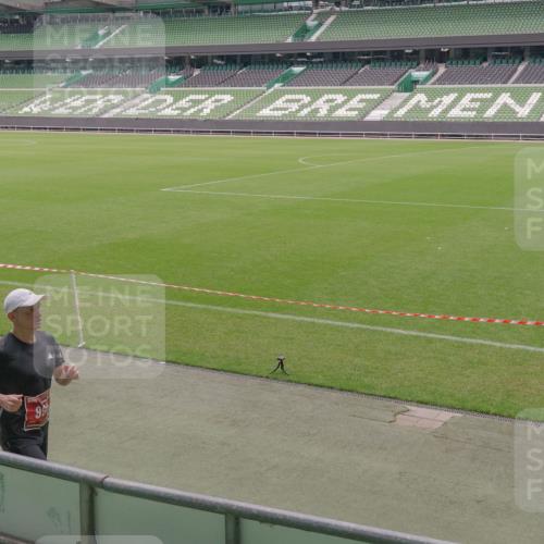 13.09.2026 - 21. swb-Marathon Bremen Michael Burmester http://msf.ph/oto/10306758 13.09.2026 12:28:17 Laufen im Stadion 103, 238, 358, 420, 553, 574, 649, 719, 959, 1161, 1253, 1256, 1352, 1391, 1428, 1525, 1724, 1783, 1917, 2032, 3662, 4264, 149, 289, 814, 968, 1313, 1483, 1490, 1544 meine-sportfotos.de
