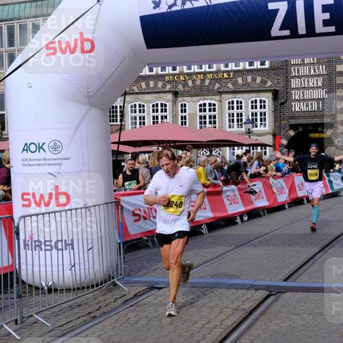 13.09.2026 - 21. swb-Marathon Bremen Tim E. http://msf.ph/oto/10306765 13.09.2026 10:50:25 Ziel 10452, 10876, 11111, 11128, 11178, 11415, 12240, 12269, 12510 meine-sportfotos.de