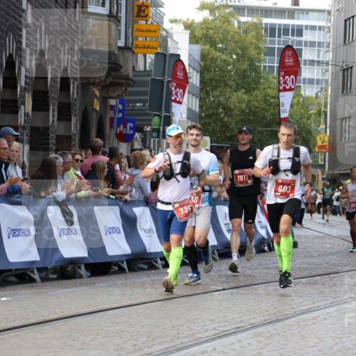 13.09.2026 - 21. swb-Marathon Bremen Strokosch-Dieckow http://msf.ph/oto/10306829 13.09.2026 13:00:25 Ziel 603, 735, 912, 1571, 1758, 1911, 1930, 7170, 8689, 9153, 453, 1136, 1550, 1754, 2141, 4904 meine-sportfotos.de