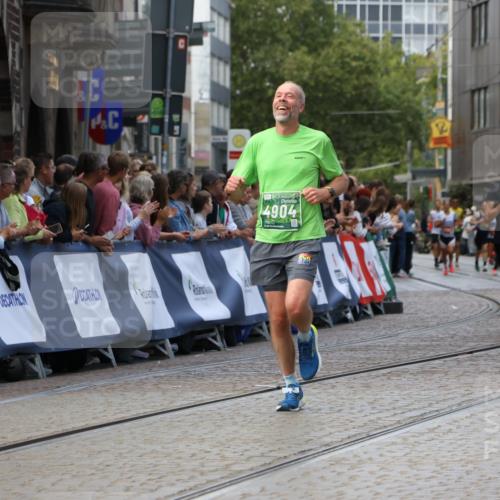 13.09.2026 - 21. swb-Marathon Bremen Strokosch-Dieckow http://msf.ph/oto/10306946 13.09.2026 13:00:33 Ziel 603, 671, 912, 1571, 1758, 1911, 1930, 2683, 5776, 7015, 7170, 8689, 371, 453, 2141, 4904 meine-sportfotos.de
