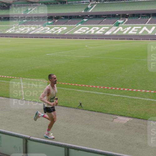13.09.2026 - 21. swb-Marathon Bremen Michael Burmester http://msf.ph/oto/10306954 13.09.2026 12:30:20 Laufen im Stadion 314, 520, 547, 858, 934, 1168, 1214, 1357, 1453, 1639, 5212, 6485, 103, 206, 238, 322, 420, 447, 841, 875, 1187, 1352, 1840, 2032, 2143 meine-sportfotos.de