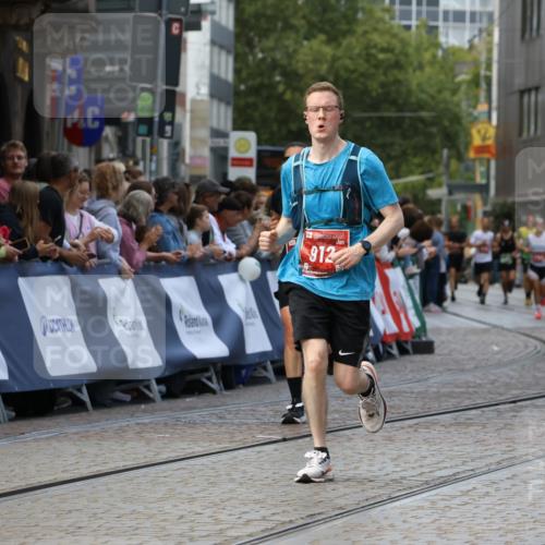 13.09.2026 - 21. swb-Marathon Bremen Strokosch-Dieckow http://msf.ph/oto/10307003 13.09.2026 13:00:37 Ziel 671, 912, 1571, 2683, 5776, 7015, 8689, 371, 453, 8749, 9849 meine-sportfotos.de