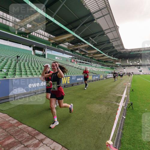 13.09.2026 - 21. swb-Marathon Bremen Michael Burmester http://msf.ph/oto/10307039 13.09.2026 13:00:31 Laufen im Stadion 135, 232, 242, 260, 318, 342, 440, 651, 687, 745, 1080, 1166, 1209, 1368, 1448, 1493, 1494, 1516, 1650, 1861, 1935, 1963, 2088, 2210, 2289, 2293, 2306, 2322, 2370, 2409, 2427, 2481, 2485, 2490, 2491, 2517, 2560, 2561, 2570, 2627, 2658, 2686, 2700, 2708, 2781, 2806, 2827, 2899, 2906, 2914, 2953, 2961, 2967, 3015, 3076, 3105, 3124, 3145, 3168, 3173, 3190, 3273, 3354, 3372, 3375, 3385, 3480, 3516, 3524, 3526, 3531, 3642, 3652, 3729, 3774, 3855, 3856, 3861, 3930 meine-sportfotos.de