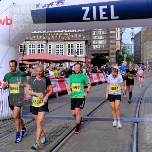 13.09.2026 - 21. swb-Marathon Bremen Tim E. http://msf.ph/oto/10307067 13.09.2026 10:50:40 Ziel 10170, 10233, 10525, 10840, 10923, 11111, 11178, 11497, 11499, 11622, 11680, 11742, 12045, 12078, 12269, 12447, 13562 meine-sportfotos.de