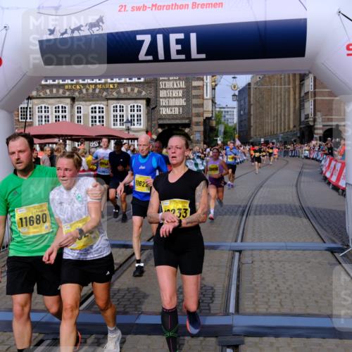 13.09.2026 - 21. swb-Marathon Bremen Tim E. http://msf.ph/oto/10307138 13.09.2026 10:50:43 Ziel 10170, 10233, 10525, 10840, 10923, 11178, 11276, 11497, 11499, 11622, 11664, 11680, 11742, 12045, 12078, 12269, 12447, 13562 meine-sportfotos.de