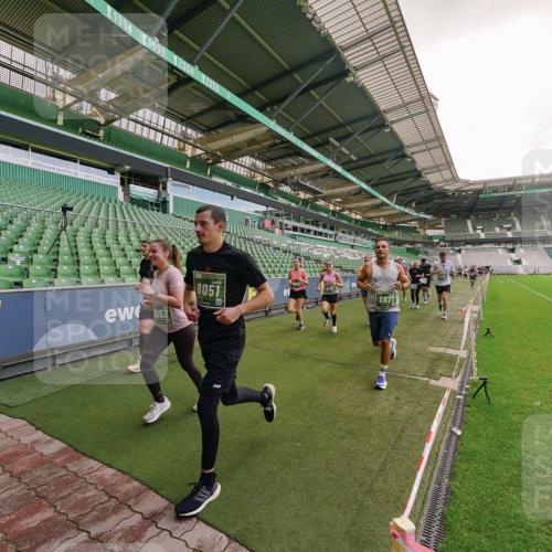 13.09.2026 - 21. swb-Marathon Bremen Michael Burmester http://msf.ph/oto/10307319 13.09.2026 13:01:24 Laufen im Stadion 135, 150, 242, 282, 318, 440, 531, 651, 687, 930, 946, 1006, 1067, 1163, 1368, 1436, 1448, 1582, 1650, 1861, 1896, 1935, 1963, 2033, 2047, 2062, 2292, 2293, 2306, 2322, 2370, 2409, 2427, 2485, 2490, 2491, 2560, 2561, 2627, 2638, 2658, 2686, 2700, 2708, 2781, 2906, 2967, 2987, 3013, 3044, 3076, 3105, 3145, 3168, 3173, 3187, 3248, 3294, 3334, 3354, 3372, 3374, 3375, 3385, 3392, 3480, 3524, 3526, 3527, 3642, 3667, 3729, 3774, 3806, 3855, 3856 meine-sportfotos.de