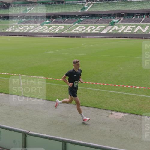 13.09.2026 - 21. swb-Marathon Bremen Michael Burmester http://msf.ph/oto/10307333 13.09.2026 12:34:57 Laufen im Stadion 250, 272, 299, 525, 919, 1089, 1212, 1550, 1875, 2072, 4232, 5428, 417, 482, 573, 668, 943, 1020, 1126, 1357, 1507, 1639, 2100, 4474, 5212, 6485, 6507, 8044, 8285 meine-sportfotos.de