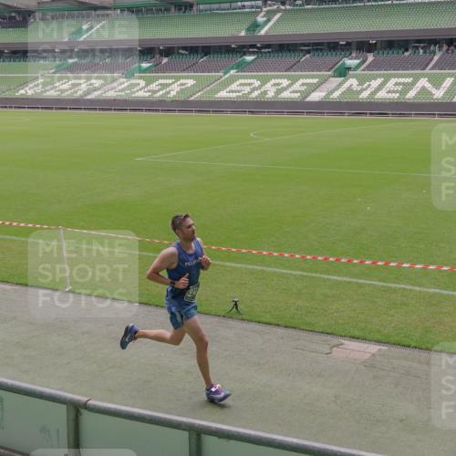 13.09.2026 - 21. swb-Marathon Bremen Michael Burmester http://msf.ph/oto/10307357 13.09.2026 12:35:18 Laufen im Stadion 250, 272, 299, 919, 1089, 1550, 1875, 1993, 4232, 7692, 13033, 417, 482, 573, 668, 943, 1020, 1126, 1357, 1507, 1606, 1629, 1639, 2100, 4474, 6507, 8044, 8285 meine-sportfotos.de