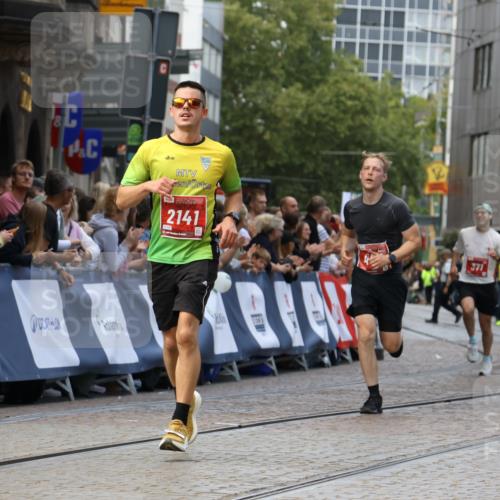 13.09.2026 - 21. swb-Marathon Bremen Strokosch-Dieckow http://msf.ph/oto/10307372 13.09.2026 13:00:59 Ziel 371, 453, 1136, 1550, 1754, 2141, 4904, 1619, 3019, 5663 meine-sportfotos.de