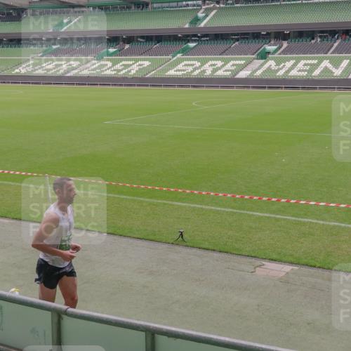 13.09.2026 - 21. swb-Marathon Bremen Michael Burmester http://msf.ph/oto/10307383 13.09.2026 12:35:42 Laufen im Stadion 250, 272, 365, 850, 1089, 1288, 1550, 1875, 1993, 4232, 7692, 8075, 13033, 417, 482, 573, 668, 943, 1020, 1126, 1507, 1606, 1629, 2100, 4474, 6507, 8044, 8285 meine-sportfotos.de