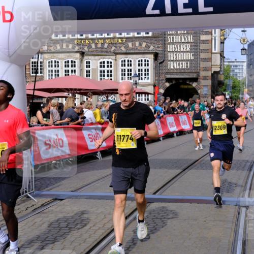 13.09.2026 - 21. swb-Marathon Bremen Tim E. http://msf.ph/oto/10307405 13.09.2026 10:50:54 Ziel 10233, 10267, 10525, 10764, 10840, 11220, 11276, 11622, 11664, 11742, 11753, 11774, 12052, 12078, 12309, 12447, 12488, 13544 meine-sportfotos.de