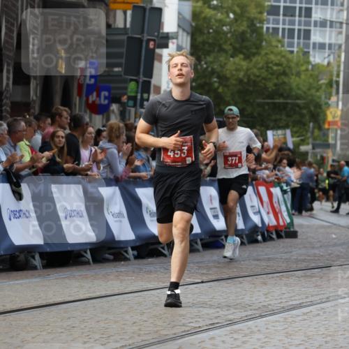 13.09.2026 - 21. swb-Marathon Bremen Strokosch-Dieckow http://msf.ph/oto/10307429 13.09.2026 13:01:02 Ziel 371, 453, 1136, 2141, 4904, 8749, 9849, 1619, 3019, 4328, 5663 meine-sportfotos.de