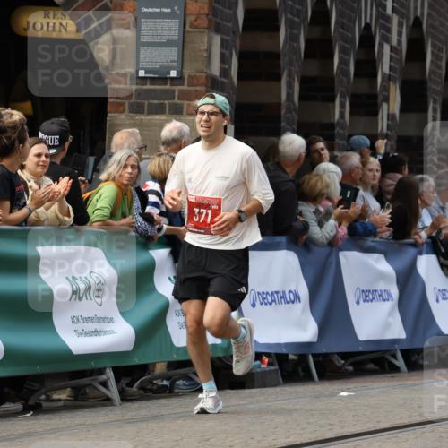 13.09.2026 - 21. swb-Marathon Bremen Strokosch-Dieckow http://msf.ph/oto/10307491 13.09.2026 13:01:06 Ziel 371, 453, 2141, 4904, 8749, 9849, 1411, 1619, 3019, 4328, 5663 meine-sportfotos.de