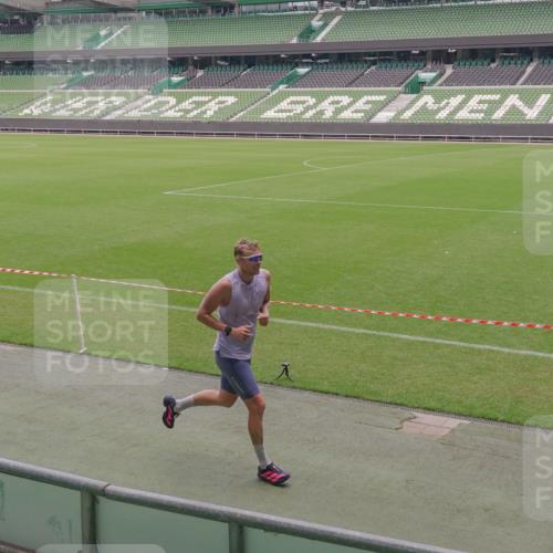 13.09.2026 - 21. swb-Marathon Bremen Michael Burmester http://msf.ph/oto/10307507 13.09.2026 12:36:56 Laufen im Stadion 365, 466, 658, 850, 1090, 1288, 1385, 1485, 1550, 1583, 1754, 1993, 2073, 2585, 3617, 4232, 7244, 7692, 7768, 8075, 8729, 13033, 299, 525, 919, 1212, 1606, 1629, 2072, 5428, 7741 meine-sportfotos.de