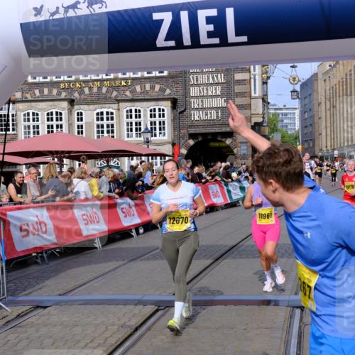 13.09.2026 - 21. swb-Marathon Bremen Tim E. http://msf.ph/oto/10307693 13.09.2026 10:51:03 Ziel 10267, 10537, 10764, 11076, 11170, 11220, 11753, 11774, 11961, 12052, 12070, 12179, 12309, 12488, 12560, 13544 meine-sportfotos.de