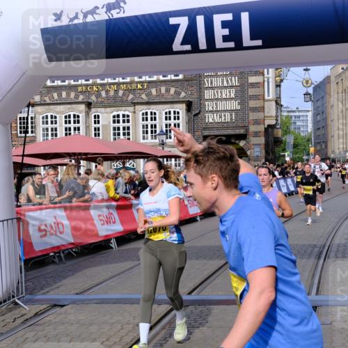 13.09.2026 - 21. swb-Marathon Bremen Tim E. http://msf.ph/oto/10307735 13.09.2026 10:51:03 Ziel 10267, 10537, 10764, 11076, 11170, 11220, 11753, 11774, 11961, 12052, 12070, 12179, 12309, 12488, 12560, 13544 meine-sportfotos.de