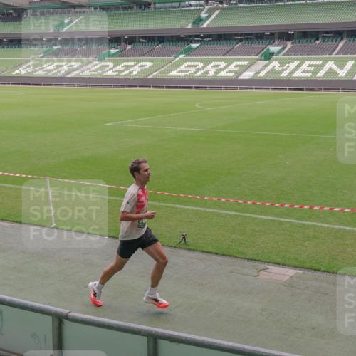 13.09.2026 - 21. swb-Marathon Bremen Michael Burmester http://msf.ph/oto/10307740 13.09.2026 12:37:44 Laufen im Stadion 346, 365, 466, 658, 895, 1090, 1118, 1288, 1385, 1485, 1583, 1604, 1754, 2073, 2141, 2352, 2585, 2670, 3080, 3606, 3617, 6112, 7244, 7650, 7768, 8077, 8081, 8729, 9399, 9522, 9617, 250, 272, 299, 525, 919, 1089, 1212, 2072, 5428, 7741 meine-sportfotos.de