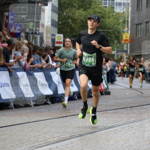 13.09.2026 - 21. swb-Marathon Bremen Strokosch-Dieckow http://msf.ph/oto/10307742 13.09.2026 13:01:23 Ziel 1619, 3019, 5663, 6359, 4118, 5369, 5996, 13063, 13168 meine-sportfotos.de