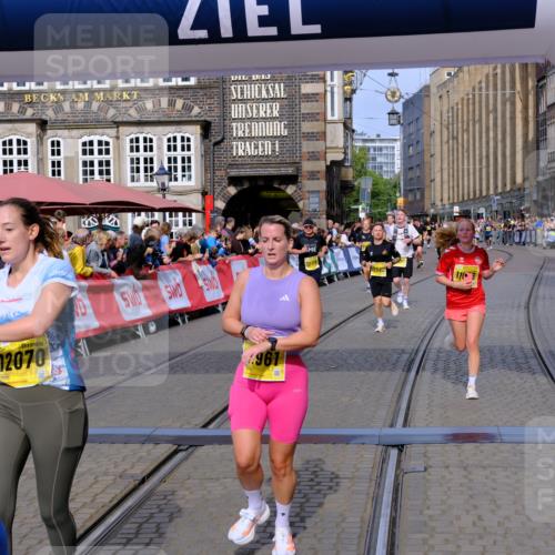 13.09.2026 - 21. swb-Marathon Bremen Tim E. http://msf.ph/oto/10307750 13.09.2026 10:51:04 Ziel 10267, 10537, 10764, 11076, 11170, 11220, 11753, 11774, 11961, 12052, 12070, 12179, 12309, 12351, 12488, 12560, 13544 meine-sportfotos.de