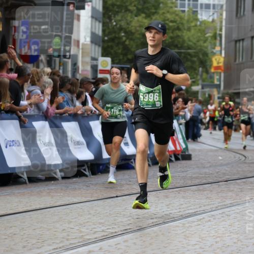 13.09.2026 - 21. swb-Marathon Bremen Strokosch-Dieckow http://msf.ph/oto/10307755 13.09.2026 13:01:23 Ziel 1619, 3019, 5663, 6359, 4118, 5369, 5996, 13063, 13168 meine-sportfotos.de