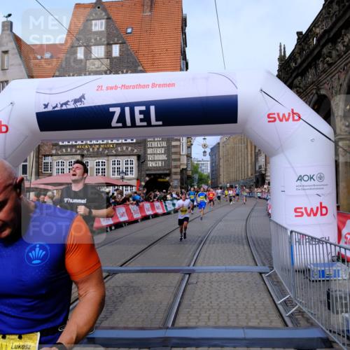 13.09.2026 - 21. swb-Marathon Bremen Tim E. http://msf.ph/oto/10307994 13.09.2026 10:51:32 Ziel 10381, 10471, 10515, 10808, 10825, 10887, 10984, 11339, 11503, 11537, 11801, 11973, 12051, 12133, 12548, 12552 meine-sportfotos.de