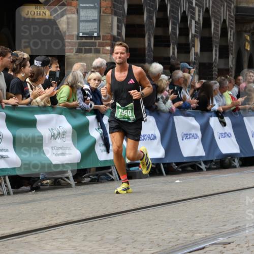 13.09.2026 - 21. swb-Marathon Bremen Strokosch-Dieckow http://msf.ph/oto/10308060 13.09.2026 13:01:38 Ziel 1411, 1619, 3019, 4328, 5663, 5996, 1614, 4696, 7950, 9137 meine-sportfotos.de