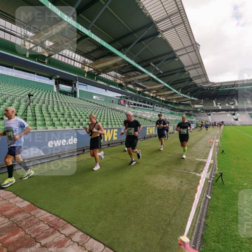 13.09.2026 - 21. swb-Marathon Bremen Michael Burmester http://msf.ph/oto/10308230 13.09.2026 13:03:33 Laufen im Stadion 209, 210, 488, 534, 596, 722, 725, 762, 881, 936, 940, 1014, 1250, 1343, 1458, 1460, 1479, 1611, 1649, 1653, 1771, 2223, 2276, 2292, 2345, 2364, 2369, 2378, 2421, 2434, 2513, 2625, 2666, 2668, 2779, 2851, 2891, 2900, 2934, 2977, 3013, 3028, 3114, 3135, 3163, 3164, 3258, 3360, 3402, 3425, 3454, 3460, 3496, 3510, 3521, 3576, 3579, 3585, 3597, 3603, 3618, 3721, 3796, 3846, 3852, 3859, 3893, 3938, 3970, 3983, 4000, 4077, 4133, 4506, 4558, 242 meine-sportfotos.de