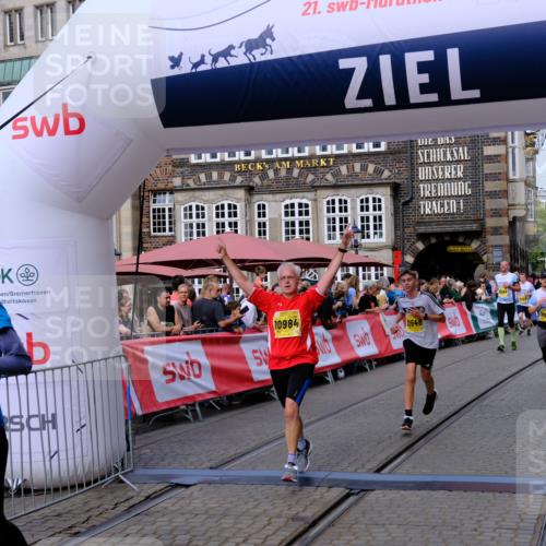 13.09.2026 - 21. swb-Marathon Bremen Tim E. http://msf.ph/oto/10308235 13.09.2026 10:51:39 Ziel 10334, 10381, 10471, 10515, 10544, 10763, 10825, 10862, 10887, 10984, 11145, 11503, 11801, 11973, 12051, 12133, 12424, 12548, 12552, 13631 meine-sportfotos.de