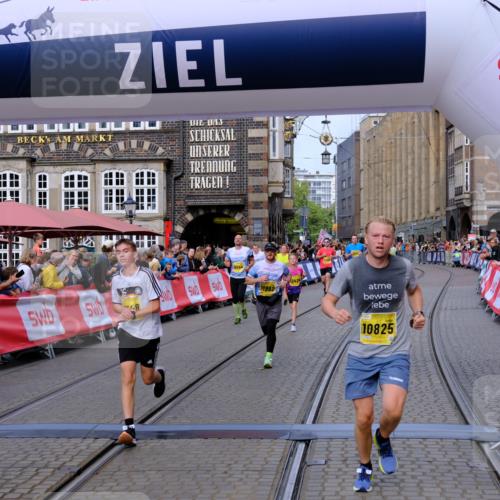 13.09.2026 - 21. swb-Marathon Bremen Tim E. http://msf.ph/oto/10308272 13.09.2026 10:51:40 Ziel 10334, 10381, 10471, 10515, 10544, 10763, 10825, 10862, 10887, 10984, 11145, 11503, 11801, 11973, 12051, 12133, 12424, 12548, 12552, 13631 meine-sportfotos.de