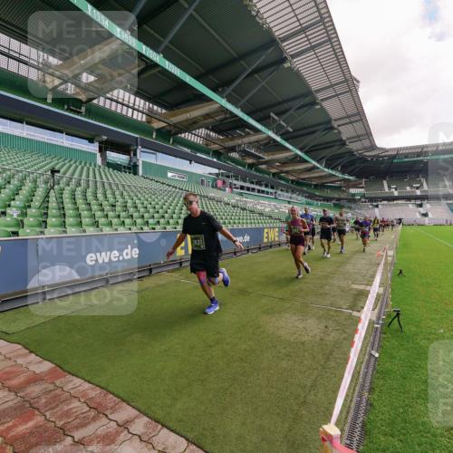 13.09.2026 - 21. swb-Marathon Bremen Michael Burmester http://msf.ph/oto/10308283 13.09.2026 13:03:44 Laufen im Stadion 209, 210, 488, 534, 596, 725, 762, 881, 936, 940, 1014, 1343, 1458, 1460, 1479, 1611, 1649, 1653, 1771, 2223, 2276, 2364, 2369, 2421, 2434, 2513, 2625, 2668, 2779, 2851, 2872, 2891, 2900, 2934, 2977, 3028, 3114, 3135, 3258, 3360, 3402, 3425, 3454, 3460, 3496, 3510, 3521, 3576, 3579, 3585, 3597, 3603, 3618, 3721, 3796, 3846, 3852, 3859, 3893, 3909, 3938, 3970, 3983, 4000, 4077, 4133, 4506, 4558, 242 meine-sportfotos.de
