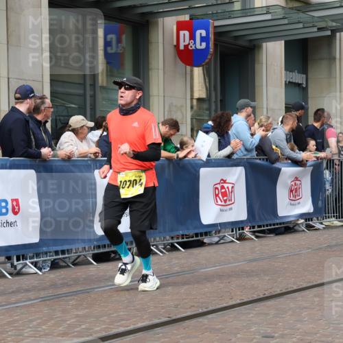 13.09.2026 - 21. swb-Marathon Bremen Strokosch-Dieckow http://msf.ph/oto/10308336 13.09.2026 10:54:32 Ziel 10589, 10608, 10646, 10704, 10901, 11040, 11174, 11569, 11620, 11860, 11874, 11889, 11976, 12313, 12519, 12800, 13526, 13592, 10067, 10146, 10359, 10410, 10503, 10577, 10631, 10749, 10765, 10837, 10884, 10996, 11039, 11099, 11118, 11361, 11389, 11476, 11593, 11843, 11989, 12038, 12265, 12328, 12467 meine-sportfotos.de