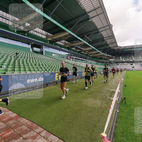 13.09.2026 - 21. swb-Marathon Bremen Michael Burmester http://msf.ph/oto/10308351 13.09.2026 13:03:50 Laufen im Stadion 209, 210, 488, 534, 565, 596, 725, 762, 881, 936, 940, 1014, 1343, 1373, 1456, 1458, 1460, 1479, 1611, 1649, 1653, 1771, 2223, 2276, 2364, 2369, 2421, 2430, 2434, 2452, 2513, 2625, 2779, 2851, 2872, 2891, 2900, 2910, 2934, 2957, 2977, 3028, 3114, 3135, 3217, 3258, 3360, 3402, 3419, 3425, 3454, 3460, 3496, 3510, 3521, 3576, 3579, 3585, 3597, 3618, 3796, 3846, 3852, 3859, 3893, 3909, 3938, 3970, 3983, 4077, 4133, 4506, 4558, 242 meine-sportfotos.de