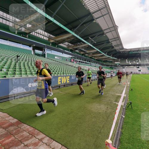 13.09.2026 - 21. swb-Marathon Bremen Michael Burmester http://msf.ph/oto/10308360 13.09.2026 13:03:51 Laufen im Stadion 209, 210, 488, 534, 565, 596, 725, 762, 881, 936, 940, 1014, 1343, 1373, 1456, 1458, 1460, 1479, 1611, 1649, 1653, 1771, 2223, 2276, 2364, 2369, 2421, 2430, 2434, 2452, 2513, 2625, 2779, 2851, 2872, 2891, 2900, 2910, 2934, 2957, 2977, 3028, 3114, 3135, 3217, 3258, 3360, 3402, 3419, 3425, 3454, 3460, 3496, 3510, 3521, 3576, 3579, 3585, 3597, 3618, 3796, 3846, 3852, 3859, 3893, 3909, 3938, 3970, 3983, 4077, 4133, 4558, 242 meine-sportfotos.de