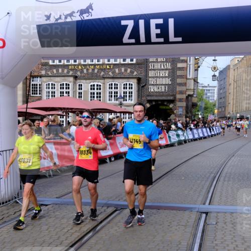 13.09.2026 - 21. swb-Marathon Bremen Tim E. http://msf.ph/oto/10308365 13.09.2026 10:51:47 Ziel 10334, 10381, 10544, 10763, 10825, 10862, 10887, 10984, 11145, 11787, 12424, 12548, 13631 meine-sportfotos.de