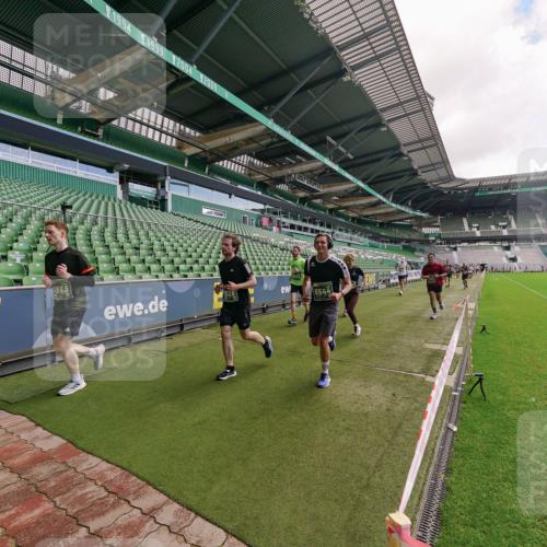 13.09.2026 - 21. swb-Marathon Bremen Michael Burmester http://msf.ph/oto/10308374 13.09.2026 13:03:52 Laufen im Stadion 209, 210, 488, 534, 565, 596, 725, 762, 881, 940, 1014, 1343, 1373, 1456, 1458, 1460, 1479, 1611, 1649, 1653, 1771, 2223, 2276, 2364, 2369, 2421, 2430, 2434, 2452, 2513, 2625, 2779, 2851, 2872, 2891, 2900, 2910, 2934, 2957, 2977, 3028, 3114, 3135, 3217, 3258, 3360, 3402, 3419, 3425, 3454, 3460, 3496, 3510, 3521, 3576, 3579, 3585, 3597, 3618, 3796, 3846, 3859, 3893, 3909, 3938, 3970, 3983, 4077, 4133, 4558, 242 meine-sportfotos.de