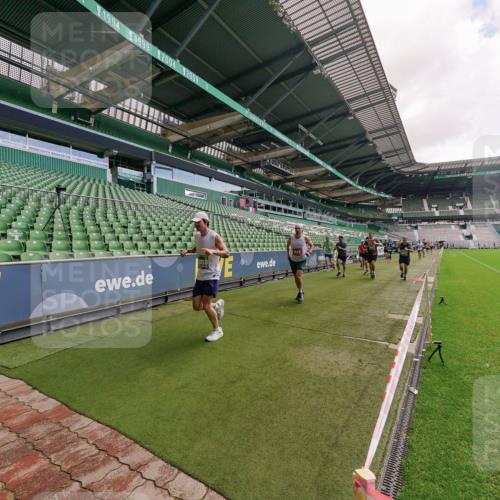 13.09.2026 - 21. swb-Marathon Bremen Michael Burmester http://msf.ph/oto/10308400 13.09.2026 13:03:56 Laufen im Stadion 209, 210, 488, 534, 565, 596, 725, 762, 881, 940, 1014, 1343, 1373, 1456, 1458, 1460, 1479, 1611, 1649, 1653, 1687, 1771, 2223, 2276, 2364, 2369, 2421, 2430, 2434, 2452, 2513, 2625, 2779, 2851, 2872, 2891, 2900, 2910, 2934, 2957, 2977, 3028, 3114, 3135, 3217, 3258, 3360, 3402, 3419, 3425, 3454, 3460, 3496, 3510, 3521, 3576, 3579, 3585, 3597, 3618, 3796, 3846, 3859, 3893, 3909, 3938, 3970, 3983, 4077, 4133, 4558, 242 meine-sportfotos.de