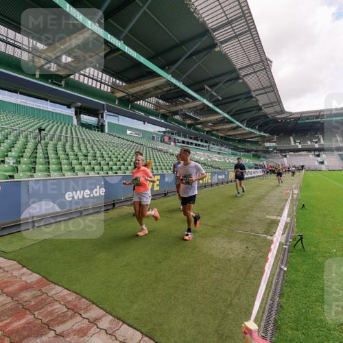 13.09.2026 - 21. swb-Marathon Bremen Michael Burmester http://msf.ph/oto/10308470 13.09.2026 13:04:06 Laufen im Stadion 178, 209, 210, 488, 534, 565, 596, 725, 762, 881, 940, 1014, 1239, 1343, 1373, 1456, 1458, 1460, 1479, 1611, 1649, 1653, 1687, 1771, 2223, 2276, 2364, 2369, 2421, 2430, 2434, 2452, 2513, 2625, 2723, 2779, 2851, 2867, 2872, 2891, 2900, 2910, 2919, 2934, 2957, 2977, 3028, 3114, 3135, 3217, 3320, 3360, 3402, 3419, 3425, 3454, 3460, 3496, 3510, 3521, 3576, 3579, 3585, 3597, 3618, 3796, 3846, 3859, 3909, 3938, 3970, 3983, 4077, 4133, 242 meine-sportfotos.de