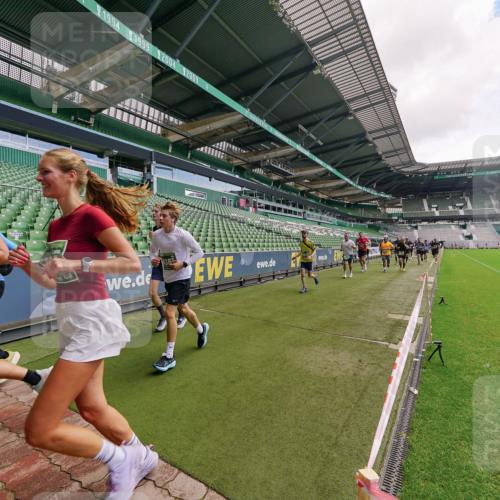13.09.2026 - 21. swb-Marathon Bremen Michael Burmester http://msf.ph/oto/10308569 13.09.2026 13:04:22 Laufen im Stadion 178, 209, 210, 488, 534, 565, 596, 725, 762, 881, 940, 1014, 1239, 1307, 1343, 1373, 1456, 1458, 1460, 1479, 1611, 1627, 1649, 1653, 1656, 1687, 1771, 1780, 1914, 1932, 1941, 2023, 2089, 2126, 2223, 2369, 2430, 2434, 2452, 2513, 2602, 2625, 2723, 2851, 2867, 2872, 2891, 2910, 2919, 2934, 2957, 2959, 2977, 3028, 3135, 3217, 3320, 3343, 3360, 3402, 3419, 3425, 3454, 3460, 3510, 3521, 3579, 3597, 3618, 3796, 3846, 3859, 3909, 3970, 4077, 242 meine-sportfotos.de