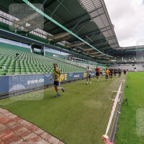 13.09.2026 - 21. swb-Marathon Bremen Michael Burmester http://msf.ph/oto/10308579 13.09.2026 13:04:24 Laufen im Stadion 178, 209, 210, 488, 534, 536, 565, 596, 725, 762, 881, 940, 1014, 1239, 1307, 1343, 1373, 1456, 1458, 1479, 1611, 1627, 1649, 1653, 1656, 1687, 1771, 1780, 1914, 1932, 1941, 2023, 2089, 2126, 2223, 2369, 2430, 2434, 2452, 2513, 2602, 2625, 2723, 2851, 2867, 2872, 2891, 2910, 2919, 2934, 2957, 2959, 2977, 3028, 3135, 3217, 3320, 3343, 3360, 3402, 3419, 3425, 3454, 3460, 3510, 3521, 3579, 3597, 3618, 3796, 3846, 3859, 3909, 4077, 242 meine-sportfotos.de