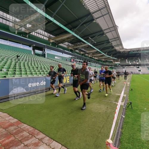13.09.2026 - 21. swb-Marathon Bremen Michael Burmester http://msf.ph/oto/10308628 13.09.2026 13:04:29 Laufen im Stadion 178, 209, 210, 323, 488, 534, 536, 565, 596, 725, 762, 881, 940, 1014, 1239, 1307, 1343, 1373, 1456, 1458, 1479, 1627, 1649, 1653, 1656, 1687, 1771, 1780, 1914, 1932, 1941, 2023, 2089, 2126, 2223, 2369, 2430, 2434, 2452, 2602, 2625, 2723, 2742, 2764, 2851, 2867, 2872, 2891, 2910, 2919, 2934, 2957, 2959, 2977, 2985, 3028, 3135, 3217, 3320, 3343, 3360, 3402, 3419, 3425, 3454, 3460, 3510, 3521, 3579, 3597, 3618, 3796, 3846, 3859, 3909, 242 meine-sportfotos.de