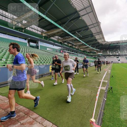 13.09.2026 - 21. swb-Marathon Bremen Michael Burmester http://msf.ph/oto/10308662 13.09.2026 13:04:32 Laufen im Stadion 178, 209, 210, 323, 488, 534, 536, 565, 596, 647, 725, 762, 881, 940, 1014, 1073, 1239, 1243, 1307, 1343, 1373, 1456, 1458, 1479, 1627, 1649, 1653, 1656, 1687, 1771, 1780, 1914, 1932, 1941, 2023, 2089, 2126, 2223, 2369, 2430, 2434, 2452, 2602, 2625, 2723, 2742, 2764, 2851, 2867, 2872, 2891, 2910, 2919, 2934, 2957, 2959, 2977, 2985, 3028, 3030, 3135, 3217, 3320, 3343, 3360, 3402, 3419, 3425, 3454, 3510, 3521, 3579, 3597, 3618, 3796, 3846, 3859, 3909, 242 meine-sportfotos.de