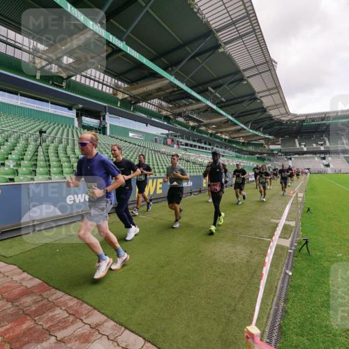 13.09.2026 - 21. swb-Marathon Bremen Michael Burmester http://msf.ph/oto/10308687 13.09.2026 13:04:33 Laufen im Stadion 178, 209, 210, 323, 488, 534, 536, 565, 596, 647, 725, 762, 881, 940, 1014, 1073, 1239, 1243, 1307, 1343, 1373, 1456, 1458, 1479, 1627, 1649, 1653, 1656, 1687, 1771, 1780, 1914, 1932, 1941, 2023, 2089, 2126, 2223, 2241, 2369, 2430, 2434, 2452, 2602, 2625, 2723, 2742, 2764, 2851, 2867, 2872, 2891, 2910, 2919, 2934, 2957, 2959, 2977, 2985, 3028, 3030, 3135, 3217, 3278, 3320, 3343, 3360, 3402, 3419, 3425, 3454, 3510, 3521, 3579, 3597, 3618, 3796, 3846, 3859, 3909, 242 meine-sportfotos.de