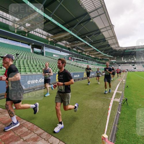 13.09.2026 - 21. swb-Marathon Bremen Michael Burmester http://msf.ph/oto/10308710 13.09.2026 13:04:36 Laufen im Stadion 178, 209, 210, 323, 488, 534, 536, 565, 596, 647, 725, 762, 881, 940, 1073, 1239, 1243, 1307, 1308, 1343, 1373, 1456, 1458, 1479, 1627, 1649, 1653, 1656, 1687, 1771, 1780, 1914, 1932, 1941, 2023, 2089, 2126, 2223, 2241, 2301, 2369, 2430, 2434, 2452, 2602, 2625, 2723, 2742, 2764, 2851, 2867, 2872, 2891, 2910, 2919, 2934, 2957, 2959, 2977, 2985, 3028, 3030, 3135, 3217, 3278, 3320, 3343, 3360, 3402, 3419, 3425, 3454, 3510, 3521, 3579, 3597, 3618, 3796, 3846, 3859, 3909, 242 meine-sportfotos.de
