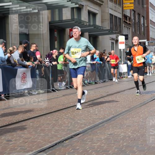 13.09.2026 - 21. swb-Marathon Bremen Strokosch-Dieckow http://msf.ph/oto/10308726 13.09.2026 10:54:40 Ziel 10555, 10589, 10646, 10901, 11001, 11569, 11620, 11860, 11889, 11908, 11976, 12313, 12800, 13592, 10067, 10146, 10410, 10503, 10577, 10589, 10608, 10631, 10704, 10749, 10765, 10837, 10884, 11039, 11040, 11099, 11174, 11389, 11593, 11874, 12038, 12265, 12328, 12467, 12519, 13526 meine-sportfotos.de