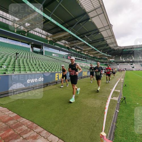 13.09.2026 - 21. swb-Marathon Bremen Michael Burmester http://msf.ph/oto/10308746 13.09.2026 13:04:39 Laufen im Stadion 178, 209, 210, 323, 488, 534, 536, 565, 596, 647, 725, 762, 881, 940, 1073, 1239, 1243, 1307, 1308, 1343, 1373, 1456, 1458, 1479, 1627, 1649, 1653, 1656, 1687, 1771, 1780, 1914, 1932, 1941, 2023, 2089, 2126, 2223, 2241, 2301, 2369, 2430, 2434, 2452, 2602, 2625, 2723, 2742, 2764, 2851, 2867, 2872, 2891, 2910, 2919, 2934, 2957, 2959, 2977, 2985, 3028, 3030, 3217, 3278, 3320, 3343, 3360, 3402, 3419, 3425, 3444, 3454, 3510, 3521, 3579, 3597, 3618, 3796, 3846, 3859, 3909, 242 meine-sportfotos.de