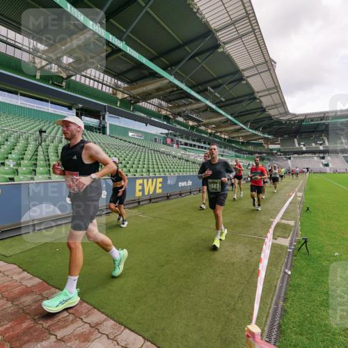 13.09.2026 - 21. swb-Marathon Bremen Michael Burmester http://msf.ph/oto/10308754 13.09.2026 13:04:40 Laufen im Stadion 178, 209, 210, 323, 488, 534, 536, 565, 596, 647, 725, 762, 881, 940, 1073, 1239, 1243, 1307, 1308, 1343, 1373, 1456, 1458, 1479, 1627, 1649, 1653, 1656, 1687, 1771, 1780, 1914, 1932, 1941, 2023, 2089, 2126, 2223, 2241, 2301, 2369, 2430, 2434, 2452, 2602, 2625, 2723, 2742, 2764, 2851, 2867, 2872, 2891, 2910, 2919, 2934, 2957, 2959, 2977, 2985, 3028, 3030, 3217, 3278, 3320, 3343, 3360, 3402, 3419, 3425, 3444, 3454, 3510, 3521, 3579, 3597, 3618, 3796, 3846, 3859, 3909, 242 meine-sportfotos.de