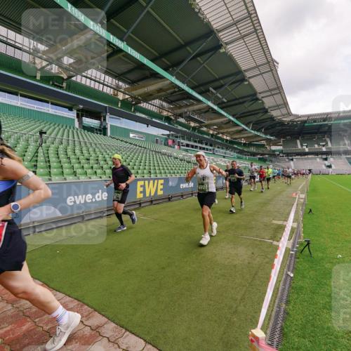 13.09.2026 - 21. swb-Marathon Bremen Michael Burmester http://msf.ph/oto/10308784 13.09.2026 13:04:43 Laufen im Stadion 178, 209, 210, 244, 323, 488, 534, 536, 565, 596, 647, 725, 881, 940, 1073, 1239, 1243, 1307, 1308, 1343, 1373, 1456, 1458, 1479, 1627, 1649, 1653, 1656, 1687, 1771, 1780, 1914, 1932, 1941, 2023, 2089, 2126, 2223, 2241, 2301, 2369, 2430, 2434, 2452, 2602, 2625, 2723, 2742, 2764, 2851, 2867, 2872, 2891, 2910, 2919, 2934, 2957, 2959, 2977, 2985, 3028, 3030, 3217, 3278, 3320, 3343, 3402, 3419, 3425, 3444, 3454, 3485, 3510, 3521, 3579, 3597, 3618, 3796, 3846, 3859, 3909, 242 meine-sportfotos.de