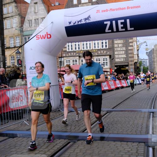 13.09.2026 - 21. swb-Marathon Bremen Tim E. http://msf.ph/oto/10308790 13.09.2026 10:52:07 Ziel 10162, 10183, 10218, 10281, 10348, 10467, 10641, 11273, 11277, 11285, 11542, 11685, 11733, 11777, 11784, 11962, 12329, 12349 meine-sportfotos.de